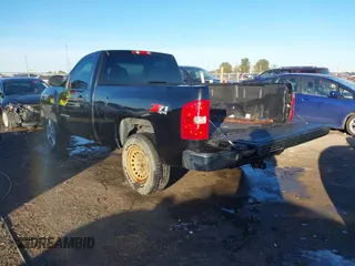 2009 Chevrolet Silverado 1500 with VIN 1GCEK24089Z112740, listed as a IAAI auction lot 40865985 with 209,446 mi miles and . Bid and sale history available at DreamBid. Image 3.
