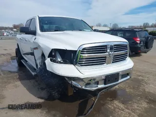 2018 Ram 1500 Lone Star Silver z VIN 1C6RR6LT0JS251829, wystawiony jako IAAI lot #41592139 z przebiegiem 49 017 mil mil oraz . Historia ofert i sprzedaży dostępna na DreamBid. Obrazek 1.