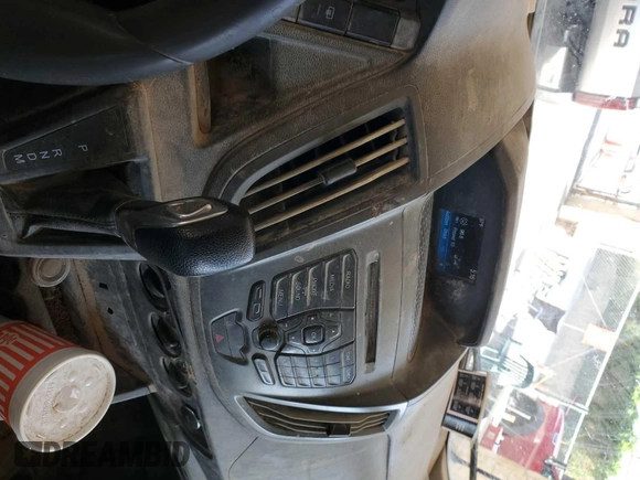 2019 Ford Transit Passenger XL z VIN 1FBAX2CM8KKA85224, wystawiony jako IAAI lot #42845272 z przebiegiem 142 658 mil mil oraz . Historia ofert i sprzedaży dostępna na DreamBid. Obrazek 10.