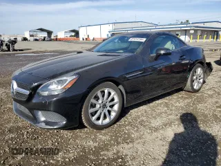 2018 Mercedes-Benz SLC 300 z VIN WDDPK3JA0JF147005, wystawiony jako Copart lot #87414194 z przebiegiem 37 972 mil mil oraz Szkoda całkowita • Salvage title. Historia ofert i sprzedaży dostępna na DreamBid. Obrazek 1.