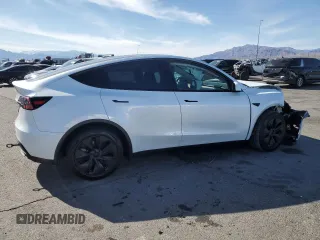 2025 Tesla Model Y Long Range with VIN 7SAYGDED2SA373756, listed as a Copart auction lot 49866835 with 3,318 mi miles and Salvage Title. Bid and sale history available at DreamBid. Image 3.