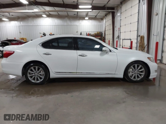 2010 Lexus LS 460 z VIN JTHCL5EF9A5006610, wystawiony jako IAAI lot #41833426 z przebiegiem 224 890 mil mil oraz . Historia ofert i sprzedaży dostępna na DreamBid. Obrazek 13.