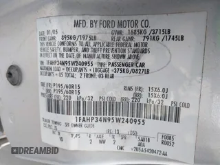 2005 Ford Focus S z VIN 1FAHP34N95W240955, wystawiony jako IAAI lot #42243013 z przebiegiem 251 204 mil mil oraz . Historia ofert i sprzedaży dostępna na DreamBid. Obrazek 9.