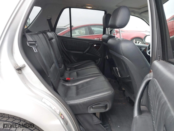 2001 Mercedes-Benz M-Class with VIN 4JGAB54E71A231597, listed as a IAAI auction lot 42058829 with 233,005 mi miles. Bid and sale history available at carsss.com. Image 8.