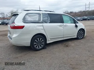 2018 Toyota Sienna XLE with VIN 5TDDZ3DC3JS197113, listed as a IAAI auction lot 41622680 with 70,308 mi miles. Bid and sale history available at carsss.com. Image 4.