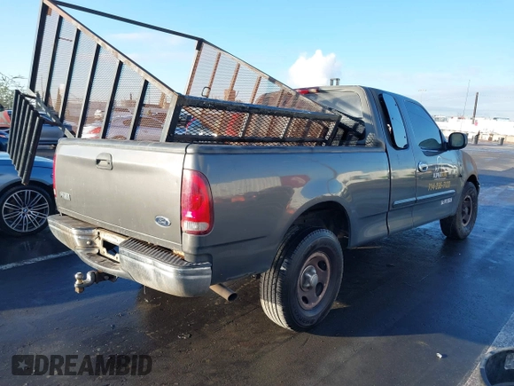 2001 Ford F-150 XL z VIN 1FTRX17W91NA11375, wystawiony jako IAAI lot #41399932 z przebiegiem Nie podano mil oraz . Historia ofert i sprzedaży dostępna na DreamBid. Obrazek 4.