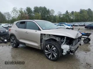 2023 Volvo XC40 Plus Dark Theme с VIN YV4L12UL1P2938143, выставлен на аукционе Copart как лот 55974655 с пробегом 18 336 миль миль и Списание • Salvage title. История ставок и продаж доступна на DreamBid. Изображение 4.