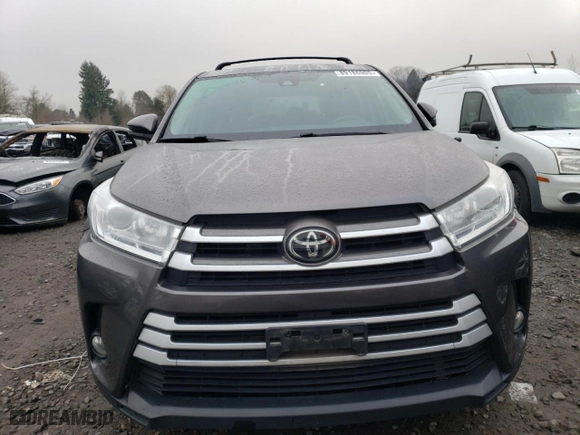 2018 Toyota Highlander LE with VIN 5TDBZRFH0JS834994, listed as a Copart auction lot 89186905 with 73,239 mi miles and Salvage Title. Bid and sale history available at carsss.com. Image 5.