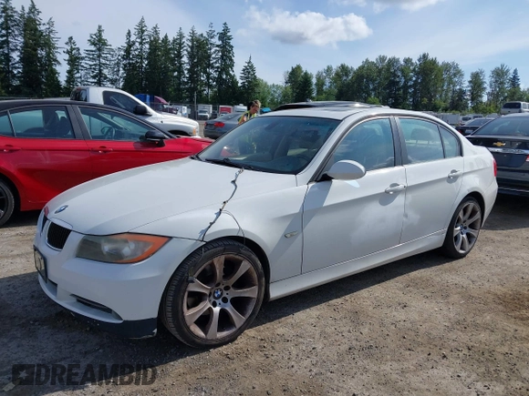 2008 BMW 3 Series 328i z VIN WBAVA33558K054158, wystawiony jako IAAI lot #42540443 z przebiegiem 113 597 mil mil oraz . Historia ofert i sprzedaży dostępna na DreamBid. Obrazek 2.