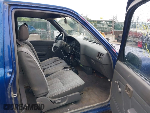 1992 Toyota Pickup DLX z VIN JT4RN93P5N5062042, wystawiony jako IAAI lot #42522750 z przebiegiem 279 395 mil mil oraz . Historia ofert i sprzedaży dostępna na DreamBid. Obrazek 5.