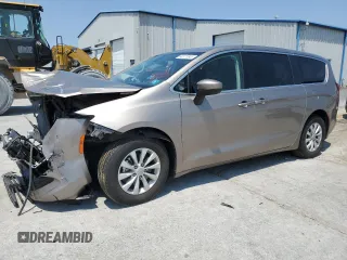 2017 Chrysler Pacifica Touring with VIN 2C4RC1DG3HR797020, listed as a Copart auction lot 60371045 with 65,231 mi miles and Salvage title. Bid and sale history available at DreamBid. Image 1.