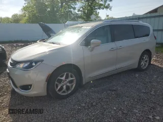 2017 Chrysler Pacifica Touring L Plus z VIN 2C4RC1EG4HR633371, wystawiony jako Copart lot #58376415 z przebiegiem 178 522 mil mil oraz Szkoda całkowita • Salvage title. Historia ofert i sprzedaży dostępna na DreamBid. Obrazek 1.