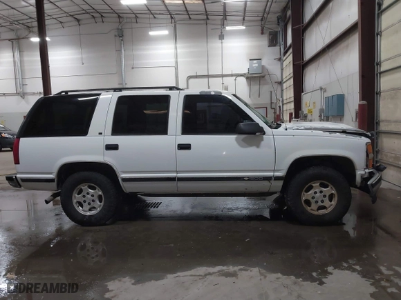 1996 Chevrolet Tahoe with VIN 1GNEK13R5TJ341299, listed as a IAAI auction lot 41713489 with 251,990 mi miles. Bid and sale history available at carsss.com. Image 13.