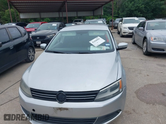 2014 Volkswagen Jetta SE with VIN 3VWD07AJ0EM239714, listed as a IAAI auction lot 42428082 with 124,221 mi miles and . Bid and sale history available at DreamBid. Image 6.