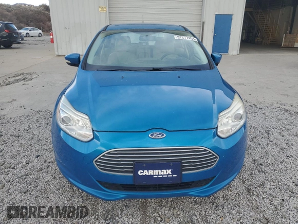 2014 Ford Focus Electric z VIN 1FADP3R41EL341620, wystawiony jako Copart lot #87277454 z przebiegiem 67 589 mil mil oraz Szkody całkowita. Historia ofert i sprzedaży dostępna na DreamBid. Obrazek 5.
