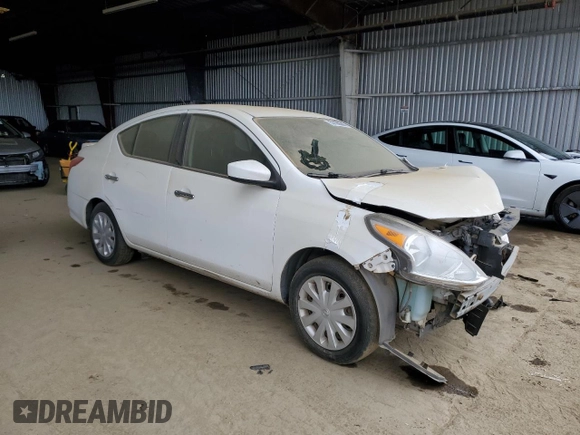 2015 Nissan Versa SV z VIN 3N1CN7AP5FL898483, wystawiony jako Copart lot #53100565 z przebiegiem 173 488 mil mil oraz Szkoda całkowita • Salvage title. Historia ofert i sprzedaży dostępna na DreamBid. Obrazek 4.