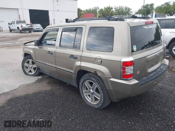 2008 Jeep Patriot Sport with VIN 1J8FT28W18D636073, listed as a IAAI auction lot 42622187 with 103,122 mi miles and . Bid and sale history available at DreamBid. Image 3.