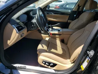 2022 BMW 7 Series 740i with VIN WBA7T2C05NCH85764, listed as a Copart auction lot 61272223 with 33,830 mi miles. Bid and sale history available at carsss.com. Image 7.