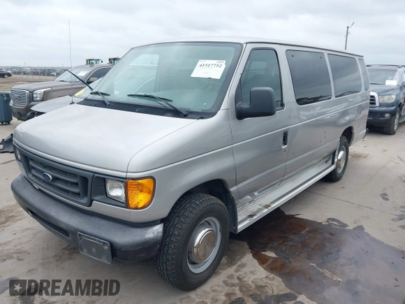 2003 Ford Econoline Passenger XL z VIN 1FBSS31L13HB42090, wystawiony jako IAAI lot #41517752 z przebiegiem 77 041 mil mil oraz . Historia ofert i sprzedaży dostępna na DreamBid. Obrazek 2.