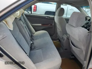 2004 Toyota Camry LE z VIN 4T1BF32K94U571035, wystawiony jako Copart lot #56749935 z przebiegiem 136 361 mil mil oraz Szkoda całkowita • Salvage title. Historia ofert i sprzedaży dostępna na DreamBid. Obrazek 10.