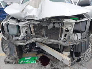 2006 Toyota Tacoma PreRunner z VIN 3TMJU62NX6M018693, wystawiony jako IAAI lot #42184797 z przebiegiem 193 953 mil mil oraz . Historia ofert i sprzedaży dostępna na DreamBid. Obrazek 6.