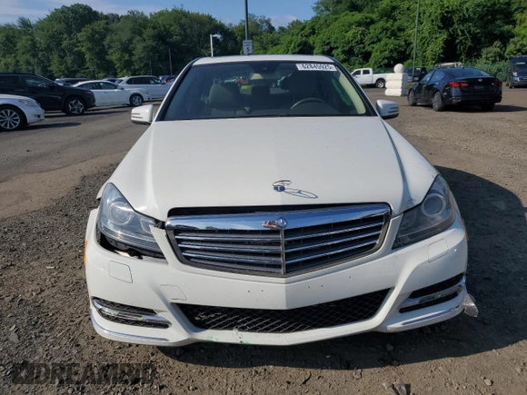 2012 Mercedes-Benz C 300 Sport с VIN WDDGF8BB9CA699384, выставлен на аукционе Copart как лот 62845925 с пробегом 121 796 миль миль и Списание • Salvage title. История ставок и продаж доступна на DreamBid. Изображение 5.