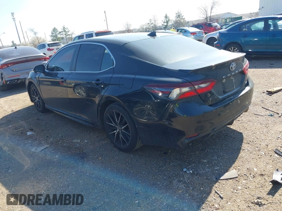 2021 Toyota Camry SE Nightshade with VIN 4T1G11AK1MU579561, listed as a IAAI auction lot 41674956 with 114,648 mi miles. Bid and sale history available at carsss.com. Image 3.