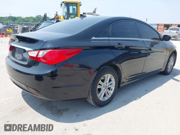 2013 Hyundai Sonata GLS z VIN 5NPEB4AC9DH531707, wystawiony jako IAAI lot #42483354 z przebiegiem 226 978 mil mil oraz . Historia ofert i sprzedaży dostępna na DreamBid. Obrazek 4.