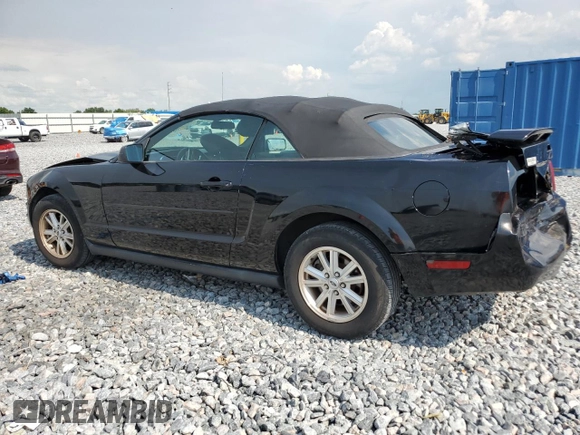 2006 Ford Mustang Standard z VIN 1ZVFT84N965254742, wystawiony jako Copart lot #61816475 z przebiegiem 111 655 mil mil oraz Czysty tytuł • Clean title. Historia ofert i sprzedaży dostępna na DreamBid. Obrazek 2.
