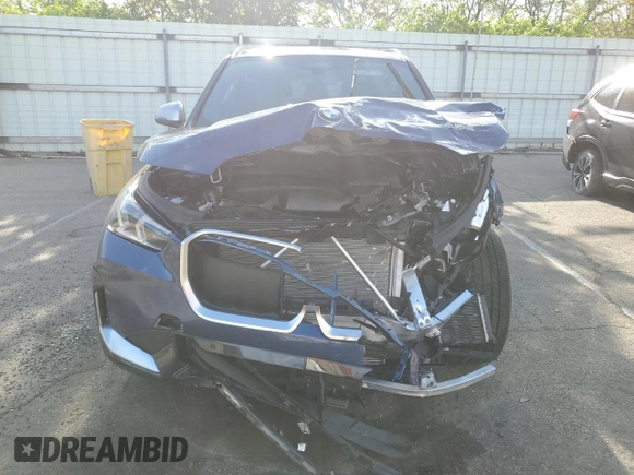 2024 BMW X1 xDrive28i z VIN WBX73EF0XR5017143, wystawiony jako Copart lot #54323325 z przebiegiem 5 411 mil mil oraz Szkoda całkowita • Salvage title. Historia ofert i sprzedaży dostępna na DreamBid. Obrazek 5.