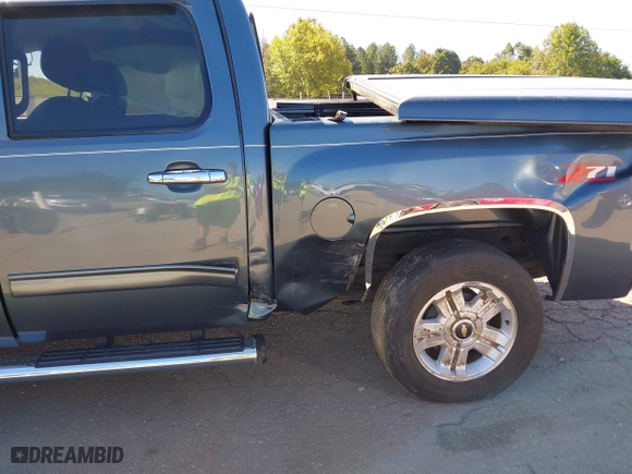 2010 Chevrolet Silverado 1500 LT with VIN 3GCRCSE09AG151287, listed as a IAAI auction lot 40532023 with 154,535 mi miles. Bid and sale history available at carsss.com. Image 6.