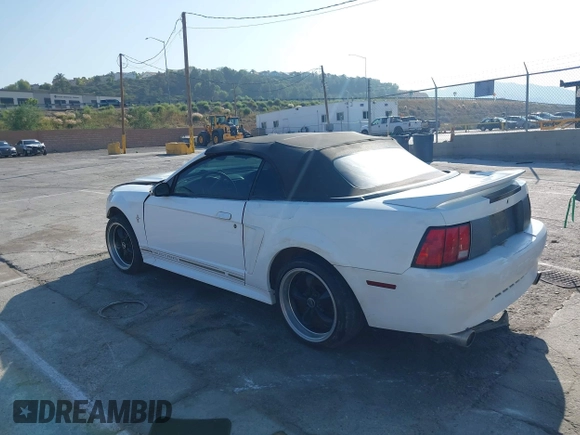 2000 Ford Mustang with VIN 1FAFP4441YF251618, listed as a IAAI auction lot 42439813 with 197,178 mi miles and . Bid and sale history available at DreamBid. Image 3.