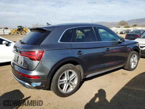 2021 Audi Q5 Premium Plus with VIN WA1E2AFY7M2100121, listed as a Copart auction lot 42444255 with 24,855 mi miles and Salvage Title. Bid and sale history available at carsss.com. Image 3.