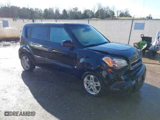 2010 Kia Soul + with VIN KNDJT2A24A7158762, listed as a IAAI auction lot 41720129 with 206,806 mi miles. Bid and sale history available at carsss.com. Image 1.