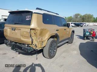 2024 Toyota Land Cruiser z VIN JTEABFAJ9RK012363, wystawiony jako IAAI lot #41859375 z przebiegiem 5 420 mil mil oraz . Historia ofert i sprzedaży dostępna na DreamBid. Obrazek 4.