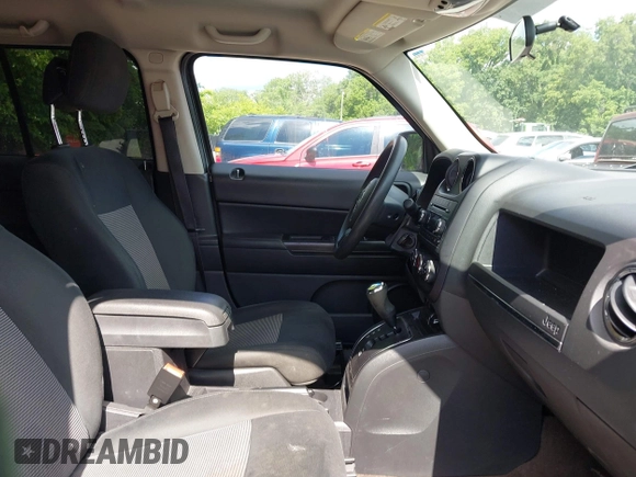 2014 Jeep Patriot Altitude z VIN 1C4NJPBA8ED789242, wystawiony jako IAAI lot #42349465 z przebiegiem 150 835 mil mil oraz . Historia ofert i sprzedaży dostępna na DreamBid. Obrazek 5.