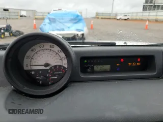 2005 Scion xB z VIN JTLKT324154025074, wystawiony jako Copart lot #56737945 z przebiegiem 222 857 mil mil oraz Szkody całkowita. Historia ofert i sprzedaży dostępna na DreamBid. Obrazek 9.