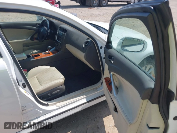 2009 Lexus IS with VIN JTHCK262595035403, listed as a IAAI auction lot 39838003 with 185,486 mi miles. Bid and sale history available at carsss.com. Image 5.