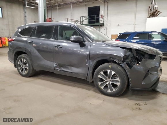 2020 Toyota Highlander XLE with VIN 5TDGZRBH3LS017789, listed as a Copart auction lot 47644425 with 99,548 mi miles and Salvage Title. Bid and sale history available at carsss.com. Image 4.
