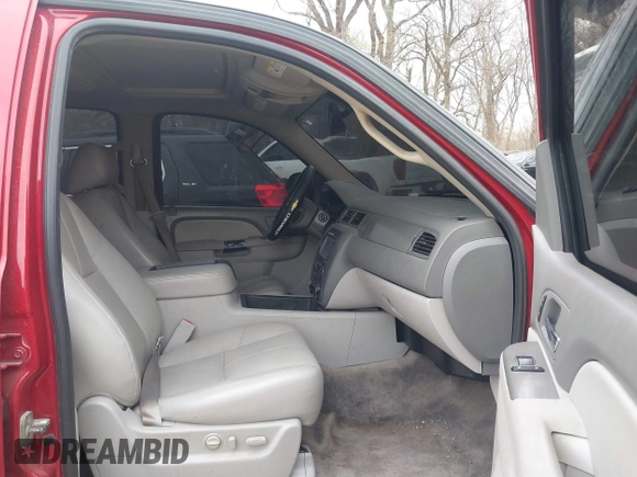 2013 Chevrolet Tahoe LT with VIN 1GNSKBE01DR270967, listed as a IAAI auction lot 41875788 with 200,687 mi miles and . Bid and sale history available at DreamBid. Image 5.