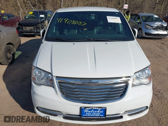 2014 Chrysler Town & Country S with VIN 2C4RC1HG7ER109008, listed as a IAAI auction lot 41908037 with 176,633 mi miles. Bid and sale history available at carsss.com. Image 6.