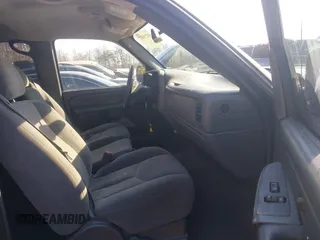 2006 Chevrolet Silverado 1500 LT1 with VIN 2GCEK13TX61199311, listed as a IAAI auction lot 41275692 with 176,734 mi miles. Bid and sale history available at carsss.com. Image 5.