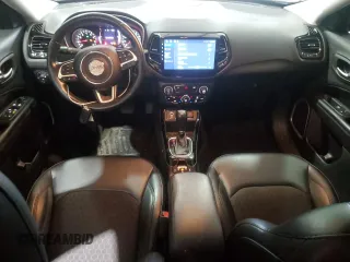2020 Jeep Compass Latitude z VIN 3C4NJCBB6LT252619, wystawiony jako Copart lot #54860815 z przebiegiem Nie podano mil oraz Szkoda całkowita • Salvage title. Historia ofert i sprzedaży dostępna na DreamBid. Obrazek 8.