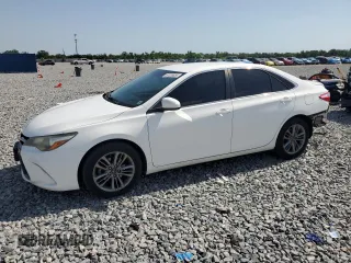 2017 Toyota Camry XLE z VIN 4T1BF1FK0HU653756, wystawiony jako Copart lot #57228555 z przebiegiem 124 547 mil mil oraz Szkoda całkowita • Salvage title. Historia ofert i sprzedaży dostępna na DreamBid. Obrazek 1.