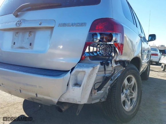 2007 Toyota Highlander with VIN JTEGD21A370167335, listed as a IAAI auction lot 41838715 with 328,281 mi miles. Bid and sale history available at carsss.com. Image 19.