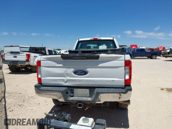 2018 Ford F-250 XL with VIN 1FT7W2BT9JEB59362, listed as a IAAI auction lot 42183926 with 238,554 mi miles and . Bid and sale history available at DreamBid. Image 15.