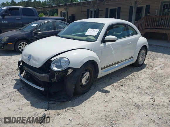 2013 Volkswagen Beetle 2.5L w/Sun с VIN 3VWJP7AT2DM659280, выставлен на аукционе IAAI как лот 42165515 с пробегом Не указан миль и . История ставок и продаж доступна на DreamBid. Изображение 2.