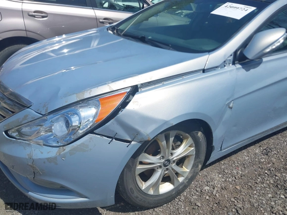 2013 Hyundai Sonata SE with VIN 5NPEC4AC9DH784460, listed as a IAAI auction lot 42099724 with 152,744 mi miles. Bid and sale history available at carsss.com. Image 14.
