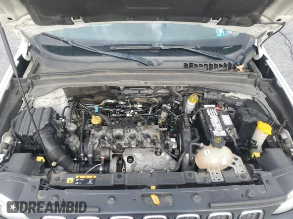 2015 Jeep Renegade Latitude with VIN ZACCJABH4FPC16004, listed as a Copart auction lot 49983745 with 88,859 mi miles and Clean Title. Bid and sale history available at carsss.com. Image 11.