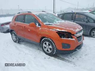 2016 Chevrolet Trax LT z VIN KL7CJLSB8GB698542, wystawiony jako IAAI lot #41404696 z przebiegiem 108 826 mil mil oraz . Historia ofert i sprzedaży dostępna na DreamBid. Obrazek 1.